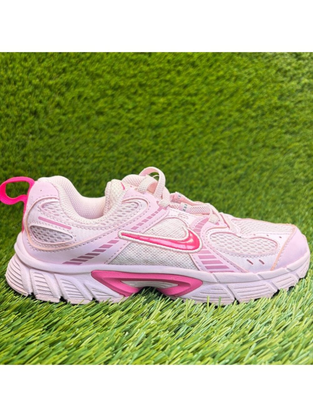 Nike V5 RNR Girls Size 1.5Y Hyper Pink Running Athletic Walking Shoes Sneakers